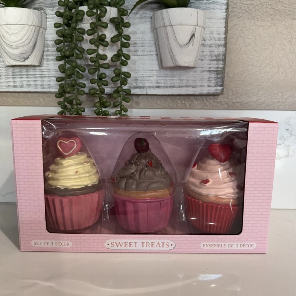 Sweet Treats Heart Cupcake Decor